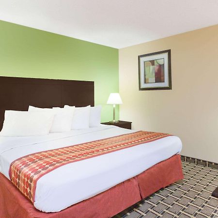Days Inn & Suites By Wyndham Madison Heights Mi Bagian luar foto