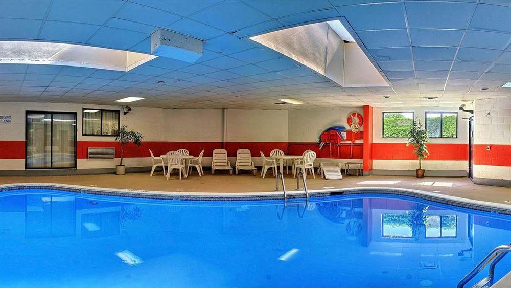 Days Inn & Suites By Wyndham Madison Heights Mi Bagian luar foto