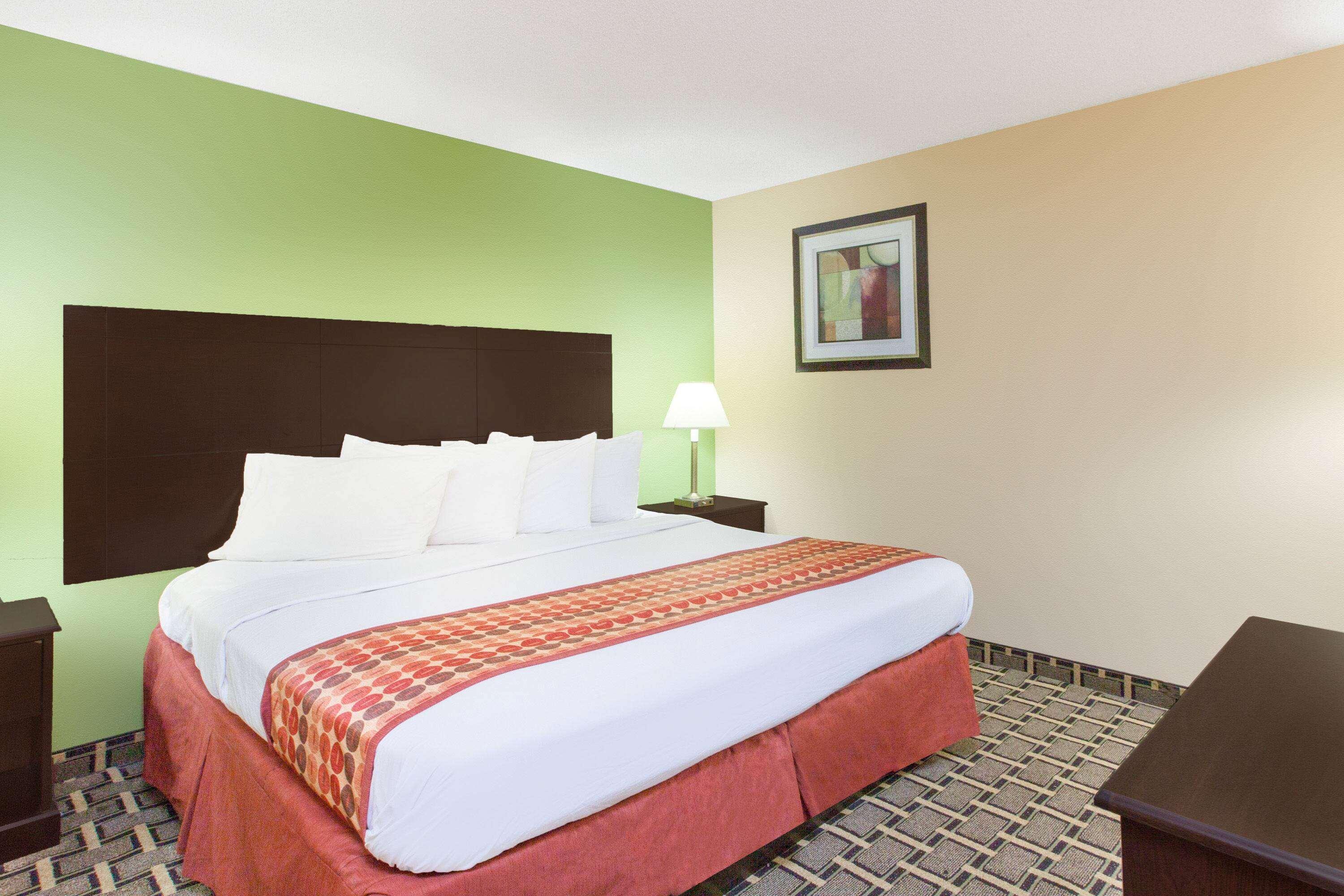 Days Inn & Suites By Wyndham Madison Heights Mi Bagian luar foto