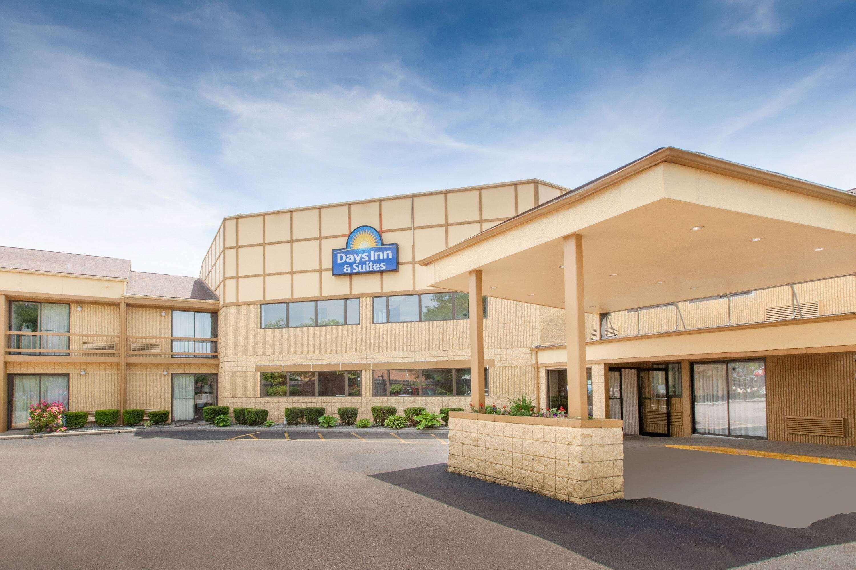 Days Inn & Suites By Wyndham Madison Heights Mi Bagian luar foto