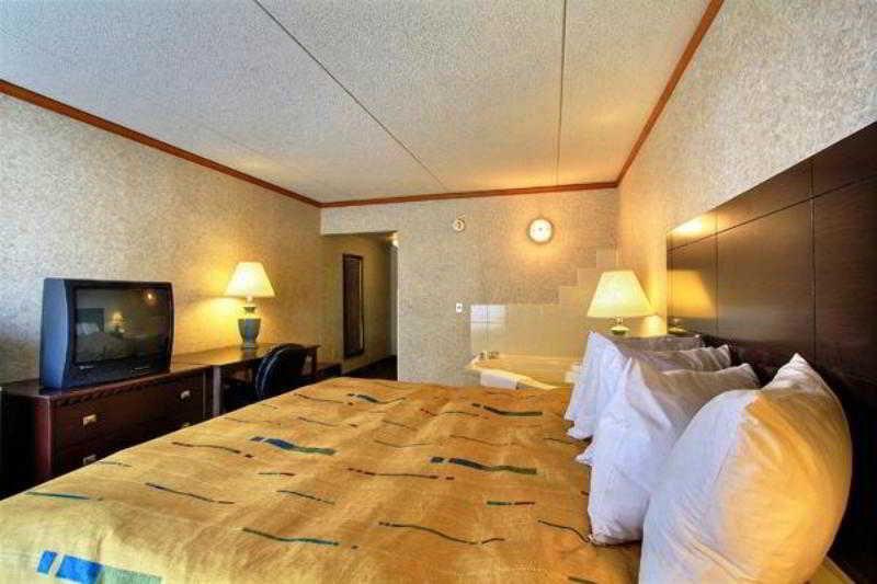 Days Inn & Suites By Wyndham Madison Heights Mi Bagian luar foto