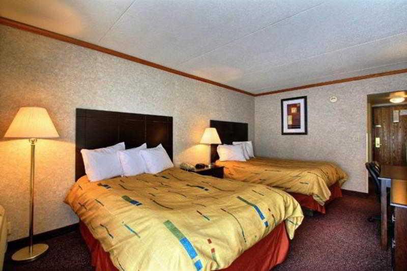 Days Inn & Suites By Wyndham Madison Heights Mi Bagian luar foto